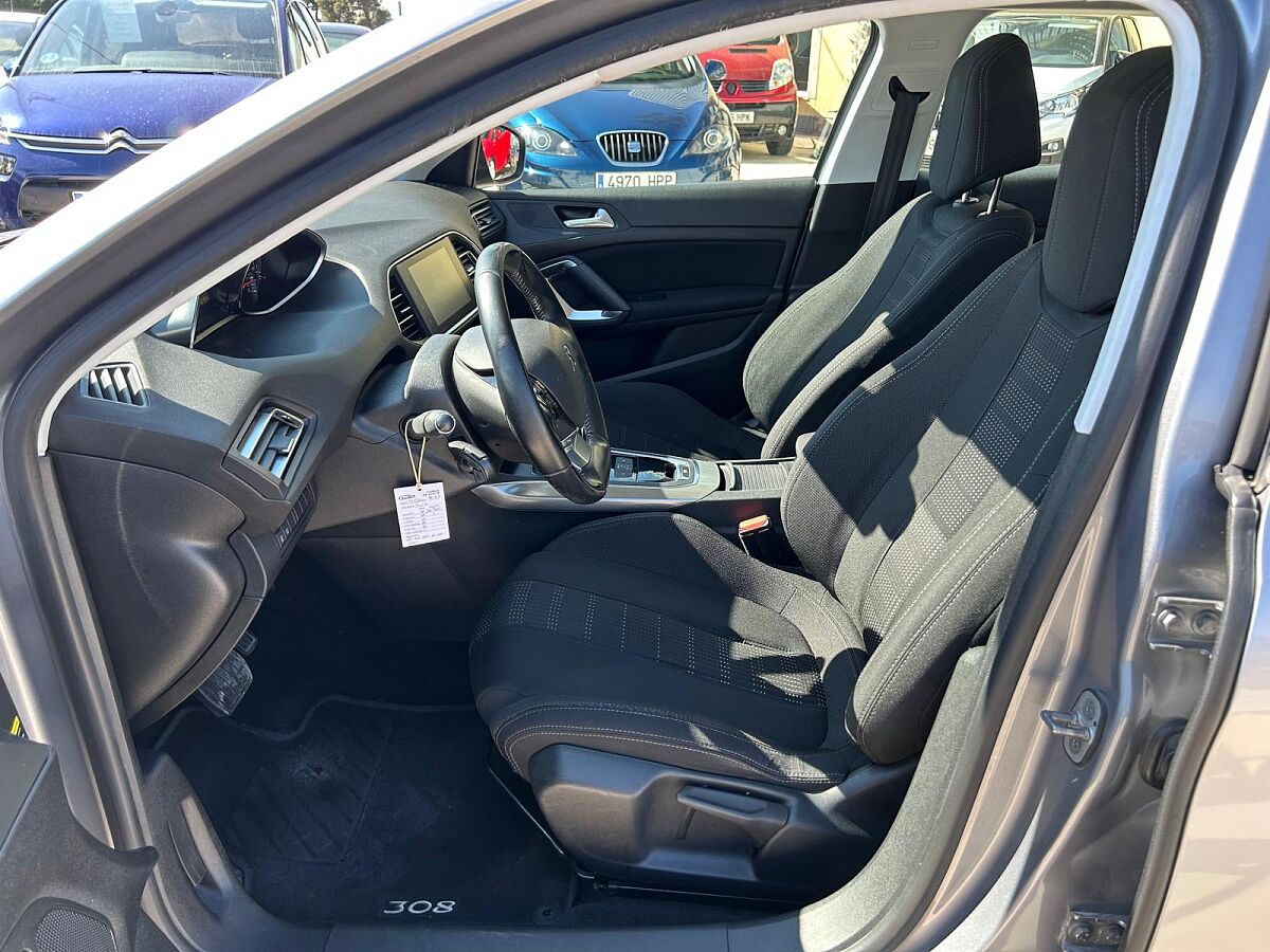 PEUGEOT 308 ALLURE 1.2 E-THP AUTO SPANISH LHD IN SPAIN 61000 MILES SUPERB 2017